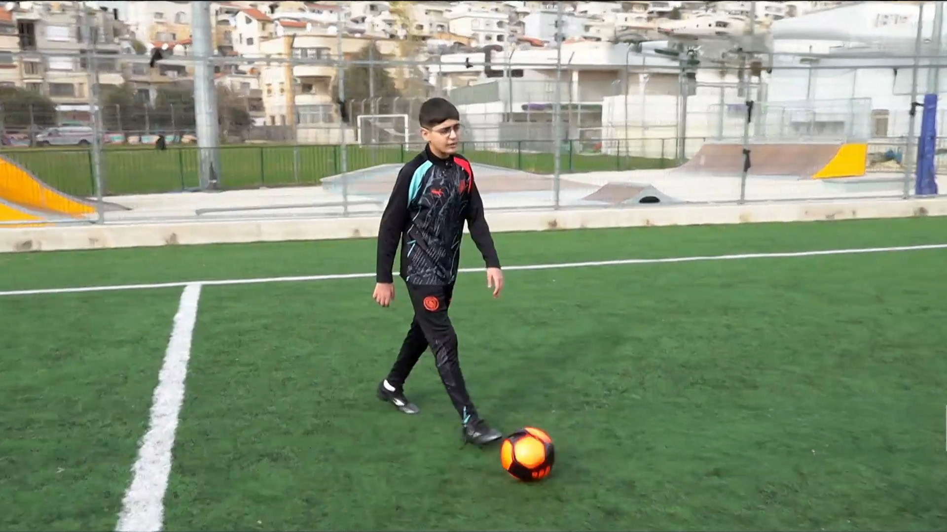 הילד שנפצע במג'דל שמס חוזר לשחק כדורגל