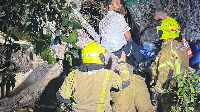 זירת תאונת התנגשות האוטובוס ברחוב דיזינגוף בתל אביב