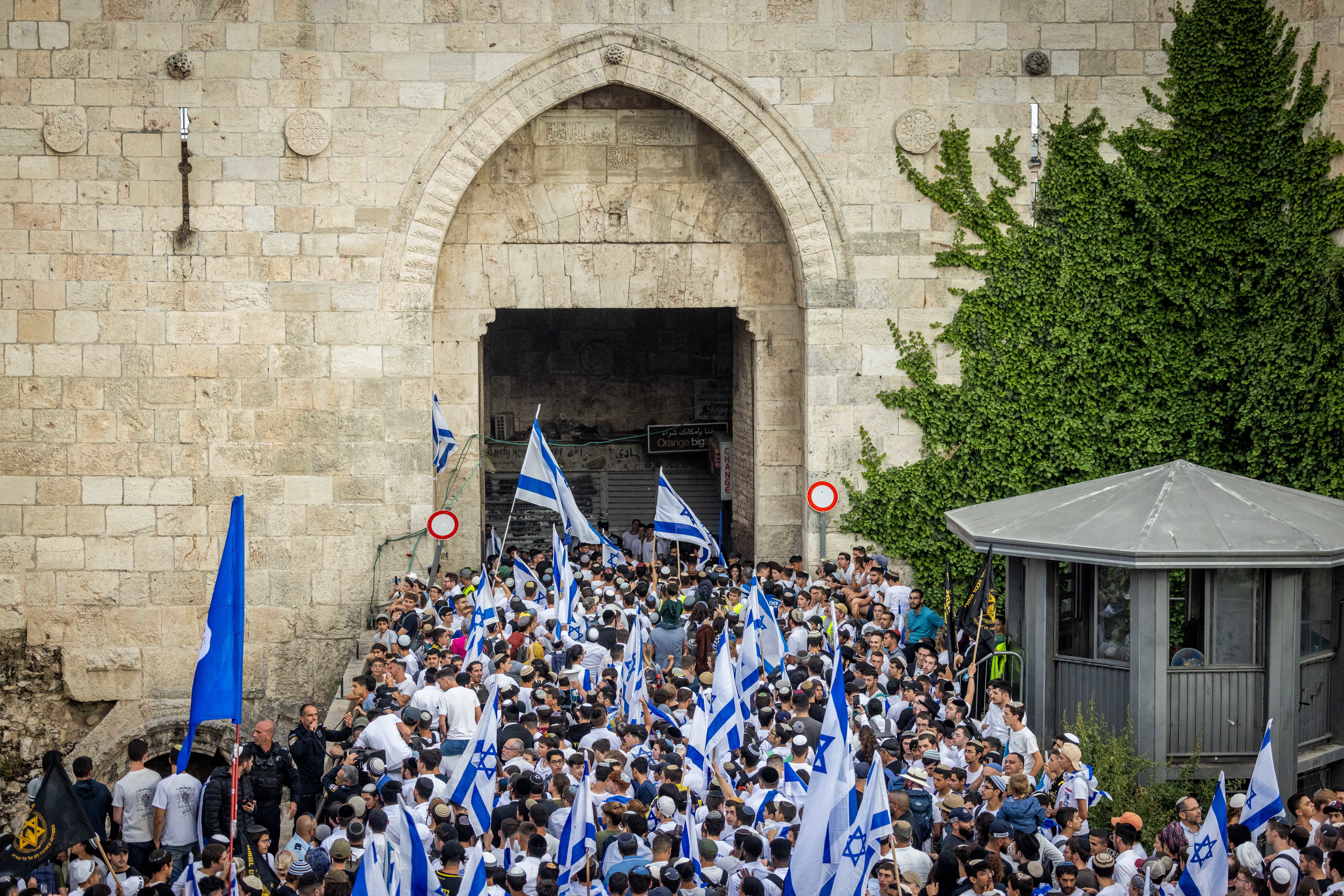 ריקוד הדגלים בשער שכם