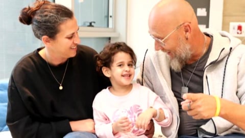 שוב מחייכת בבית: בכל העולם עקבו אחר חזרתה של אביגיל