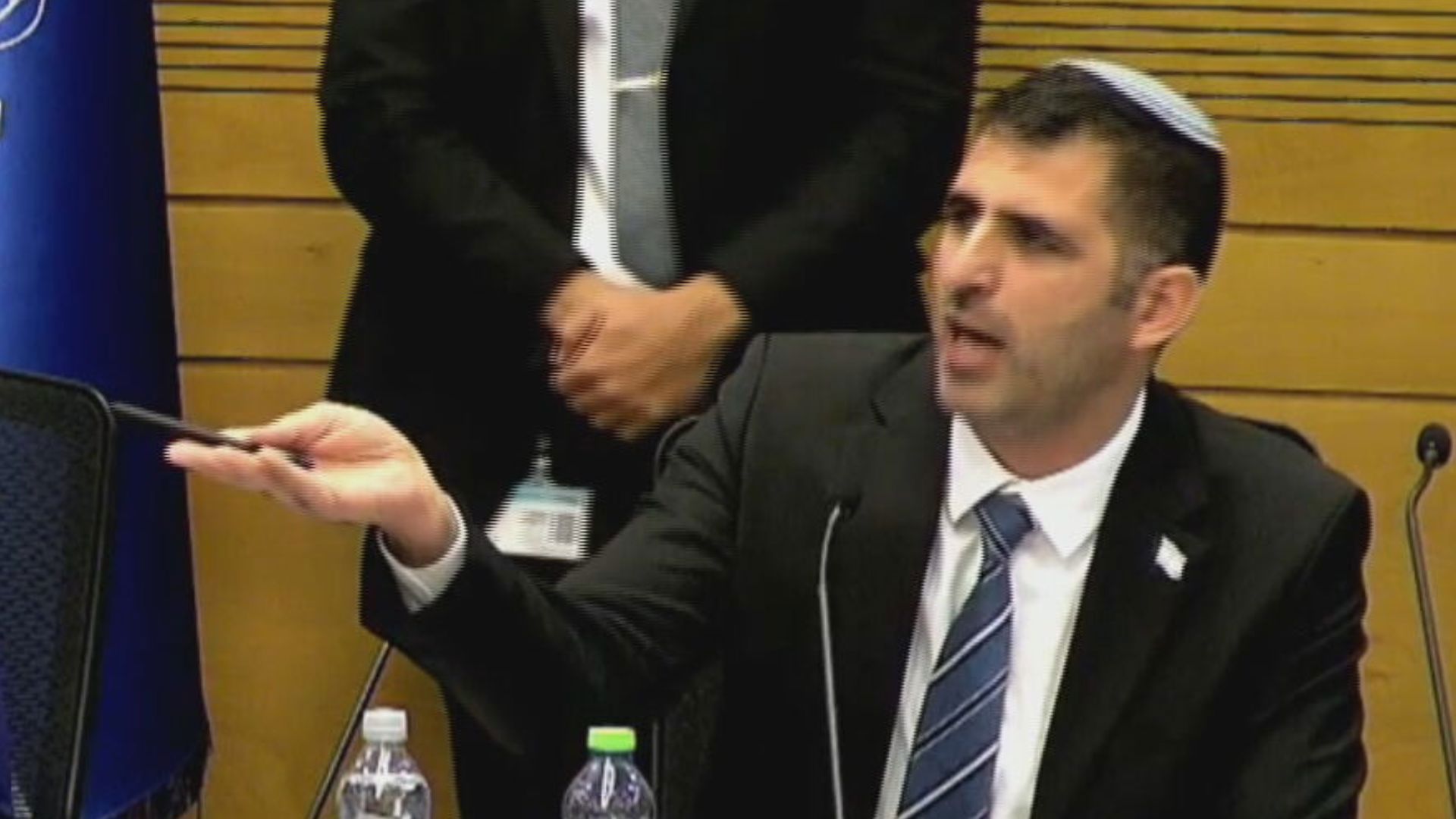 שר התקשורת קרעי בדיוני הוועדה המיוחדת לקידום חוק התקשורת, הבוקר