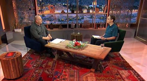 בין השמשות | עונה 3, פרק 38 - ד"ר שלמה גוזמן כרמלי