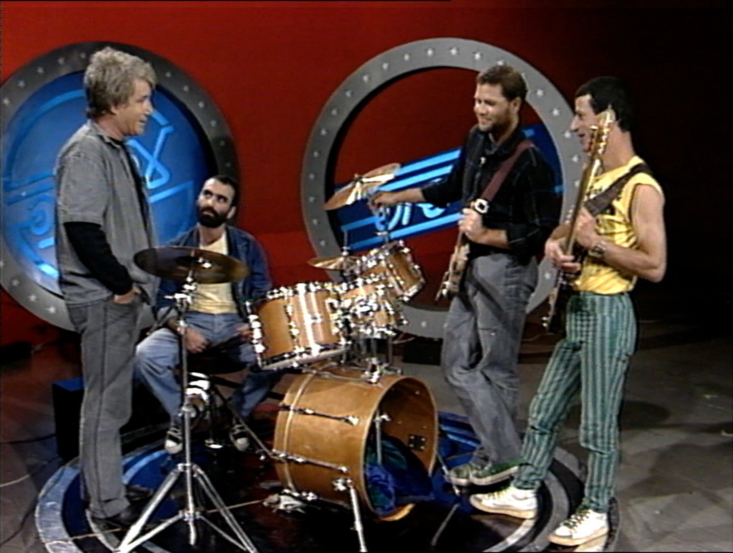 בנזין | כאן ארכיון