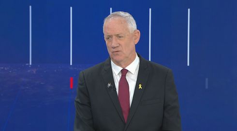 גנץ: "נתניהו מותח את העסקה על פי השיקולים הפוליטיים שלו"