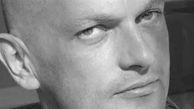 טום לונדון, חי במרתף עם 6 ילדים