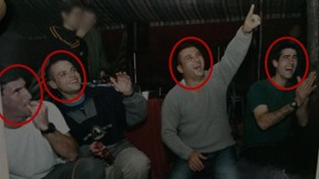 במרכז התמונה: יניב עשור, מימינו: אל"מ יצחק בן בשט, משמאלו: אל"מ רועי לוי, המפקד הנוסף בתמונה - בנג'י הילמן ומחוץ לתמונה: רועי קליין