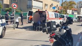 תיעוד מאזור זירת ההצתה של האישה בבת ים.תיעוד מבצעי מד"א תיעוד מאזור זירת ההצתה של האישה בבת ים