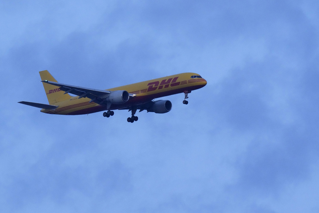 יציאה מהארץ במטוסף, אילוסטרציה