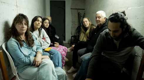 מיליוני צפיות לסרטון המקלט: תושבי הבניין שלא דמיינו שיהפכו למפורסמים