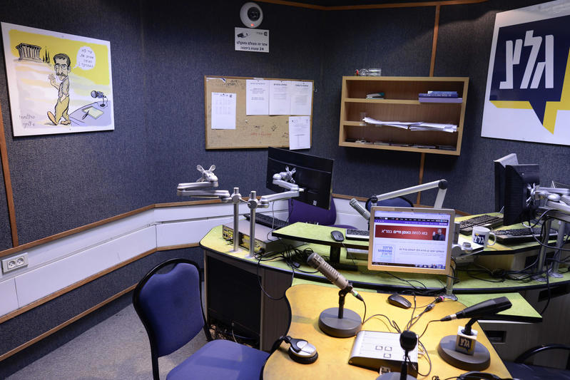 תחנת הרדיו גל"צ.תומר נויברג, פלאש 90 תחנת הרדיו גל"צ