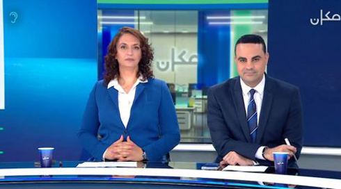 سياسي في مكان