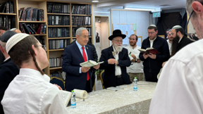 ראש הממשלה בנימין נתניהו בקריאת מגילה בישיבת מרכז הרב שבירושלים
