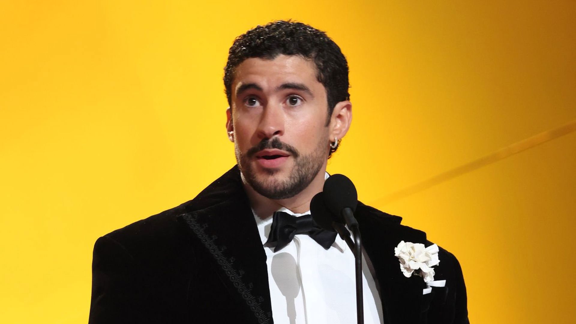 באד באני בטקס פרסי הגראמי בלוס אנג'לס, הלילה