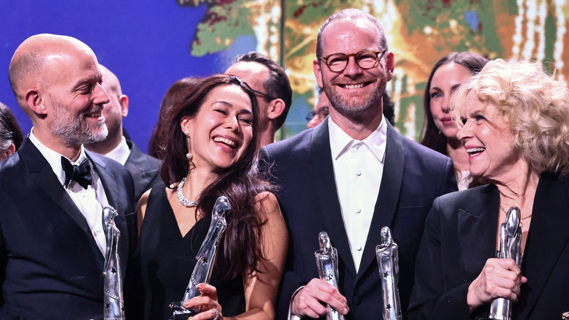 ליב אולמן, יואכים טרייר ואסקיל פוגט עם הפרסים שקיבלו בטקס בברלין, אמש