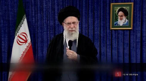 המשחק הכפול של איראן: עמדה נוקשה בחוץ ויד ברזל נגד מחאות בפנים