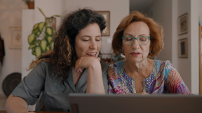 אמא של יעל יוצאת לדייטים