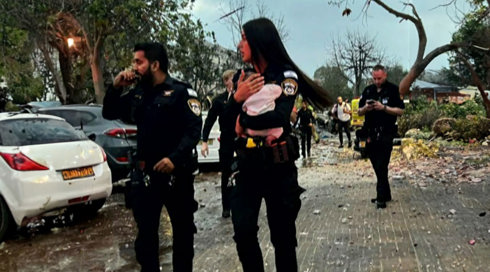 ריגשה מדינה שלמה: התינוקת שחולצה בחיים מהריסות הבית שנפגע מהטיל האיראני