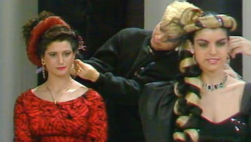 בין הכיסאות - תצוגת תסרוקות משוגעות