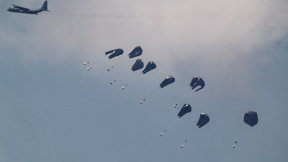 הצנחת סיוע הומניטרי לעזה