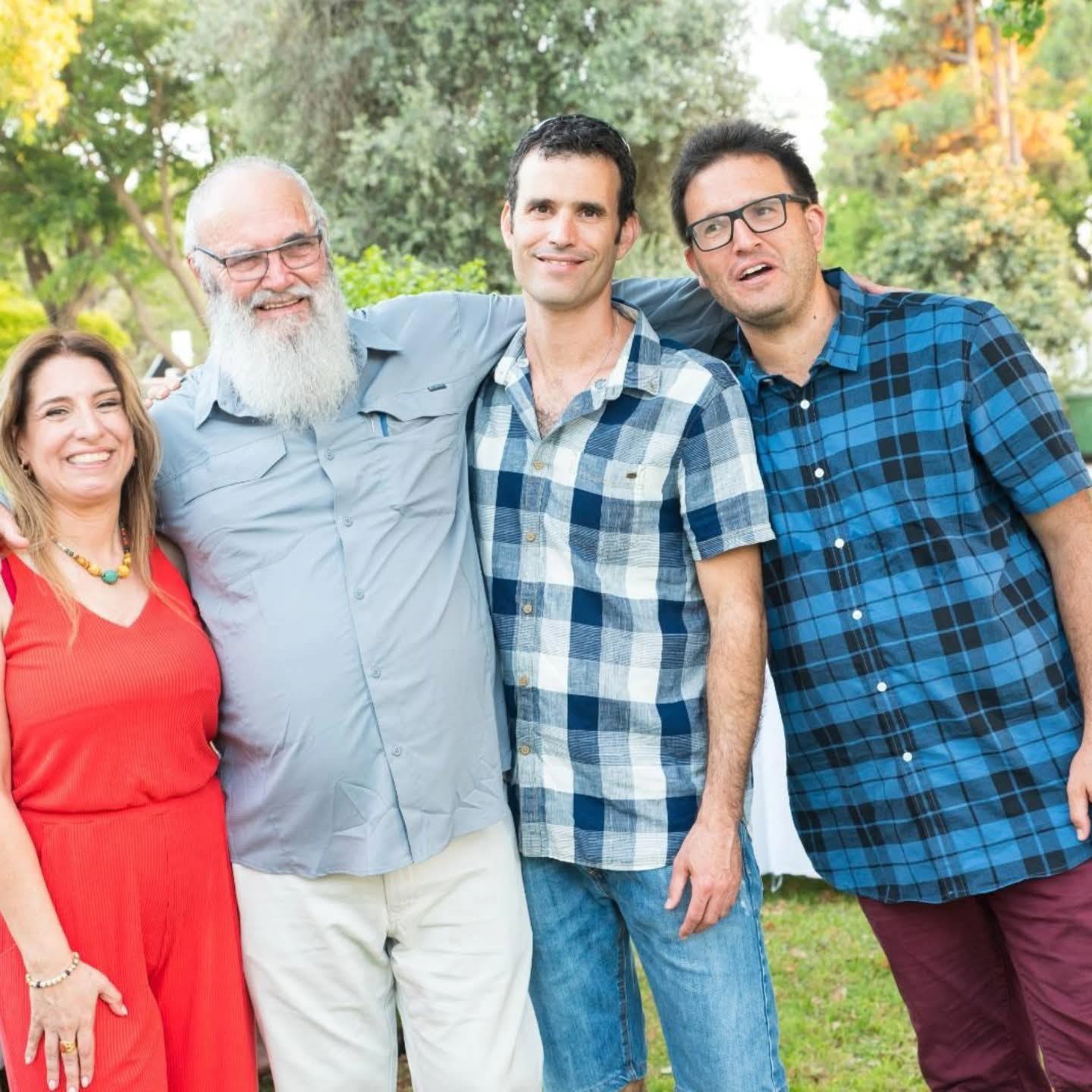 אלעד, דרור, יובל ודנה אור