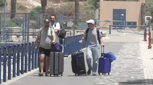 16 אלף שקל מלרנקה: מי מוכר כרטיסי הפלגות ארצה במחיר מופקע?