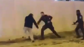 תיעוד שוטר מכה את דב מורל