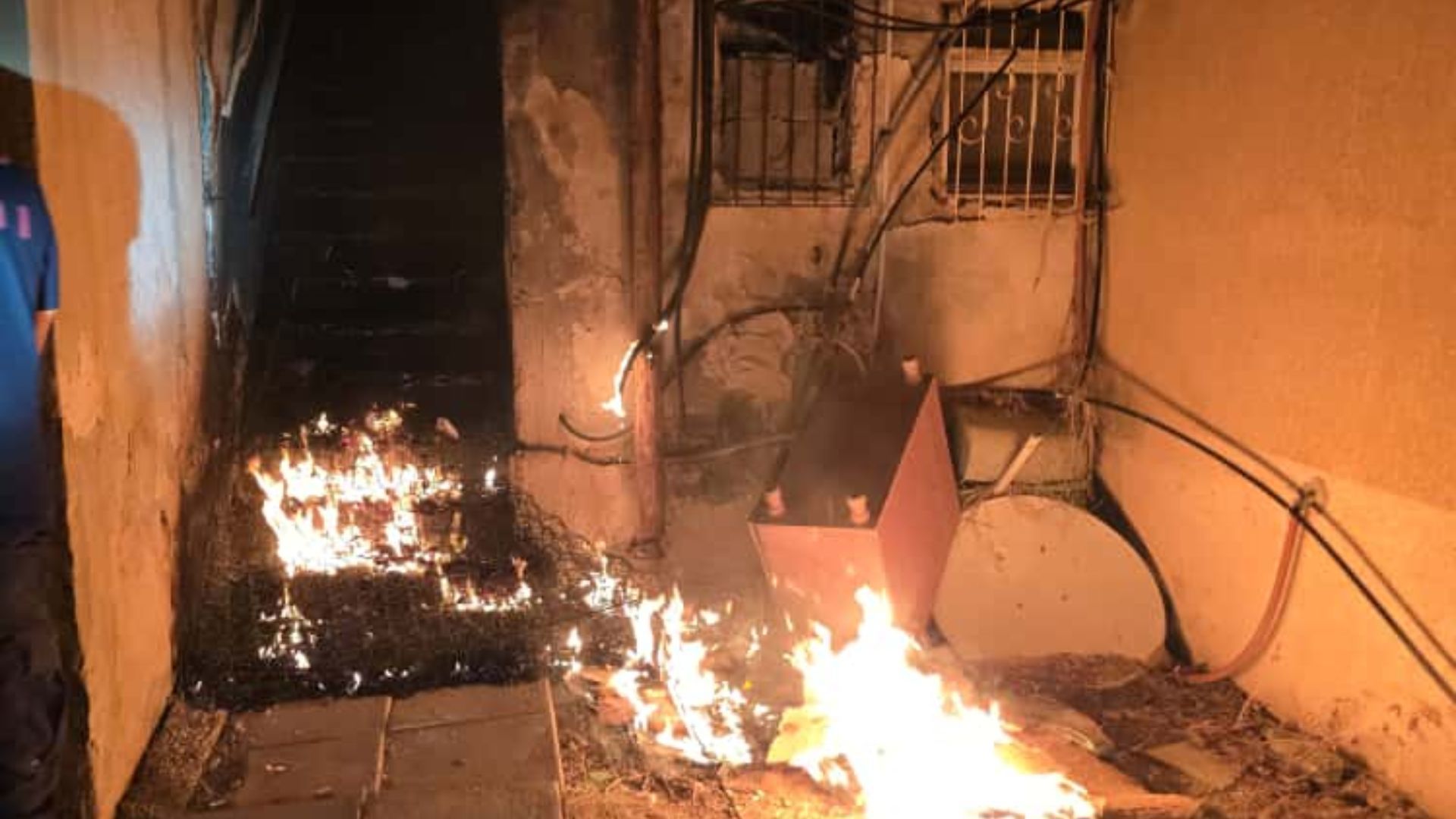 זירת שריפה בבאר שבע, לפנות בוקר