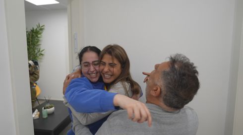 אמה של לירי אלבג: "הולכים אחריה כל היום, שלא תיעלם לנו"