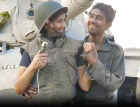 יפה ירקוני מופיעה עטויה שכפ