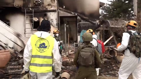 אדמה מדממת ובתים שרופים: תמונות ראשונות מהזוועה בבארי