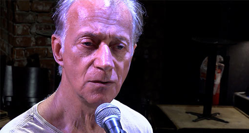 מתי כספי בחזרות למופע המחווה לאהוד מנור. 2019