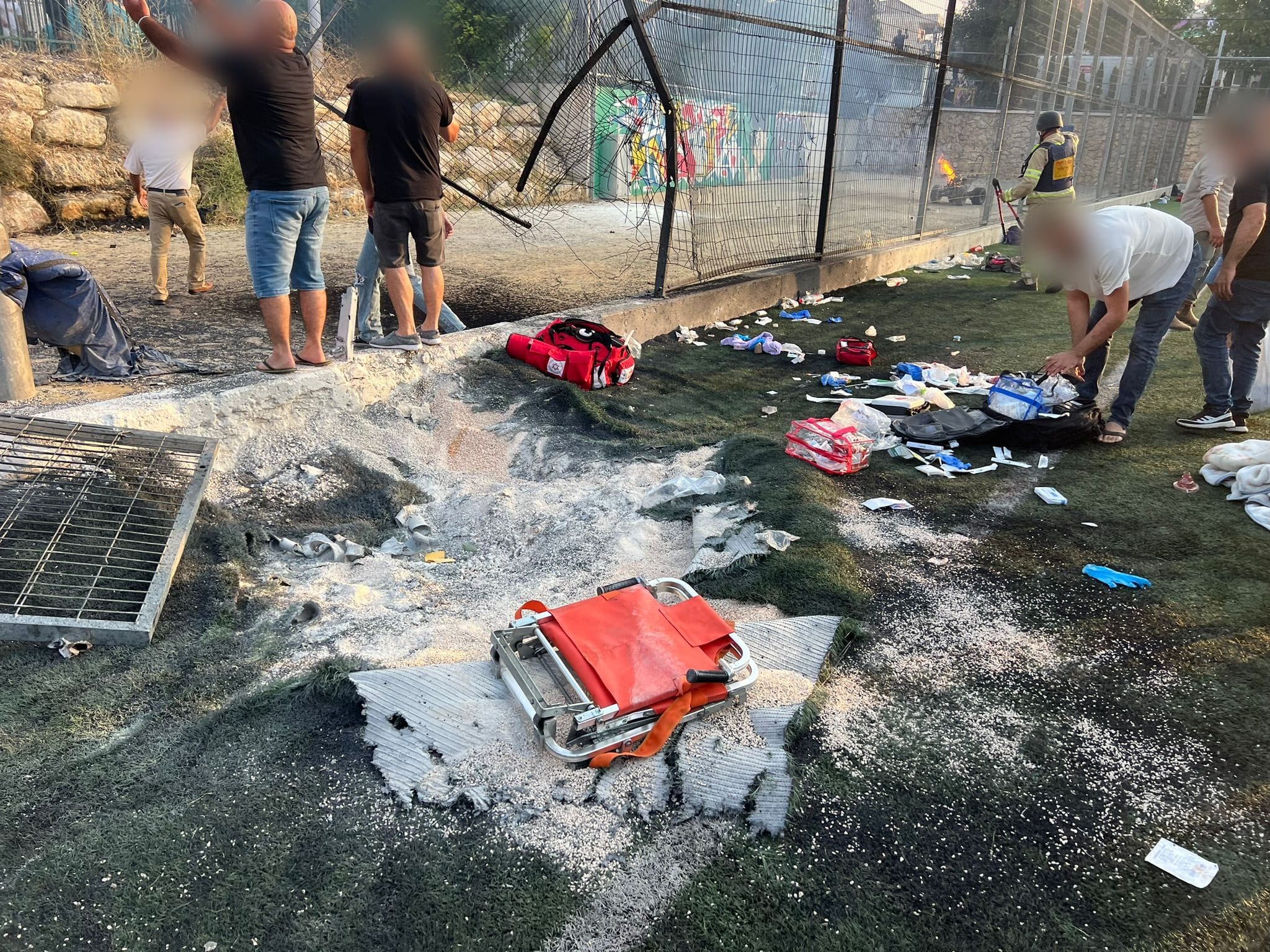 זירת הפגיעה במגרש הכדורגל במג'דל שמס