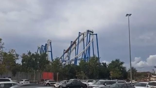 רכבת סופרלנד תקועה