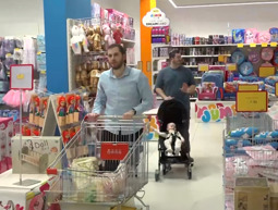 בילוי במרחב מוגן: הישראלים שנוהרים לחנויות הסטוק בגלל המלחמה