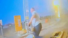 ניצל בעור שיניו: המשאית דהרה ופגעה בתחנת הדלק - והמתדלק ניצל