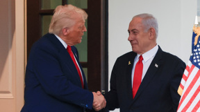 נתניהו וטראמפ לפני הפגישה ביניהם 07.04
