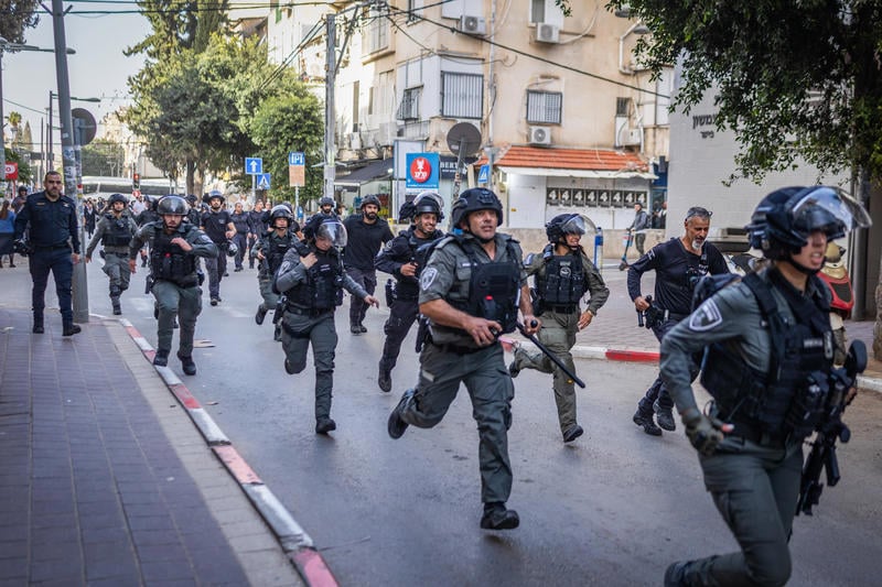 שוטרים במהומות בבני ברק