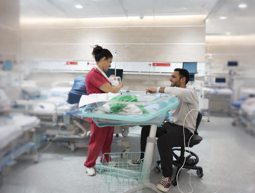 מיילדת תחת אש