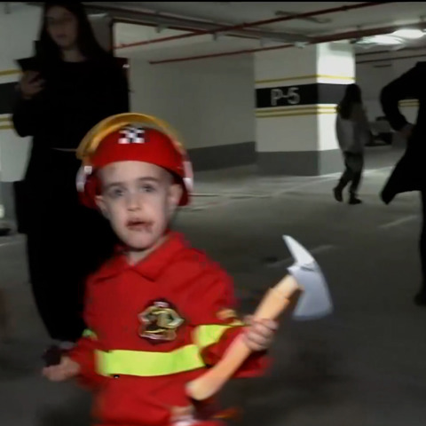 תחפושות בין האזעקות: חוגגים פורים במקלטים