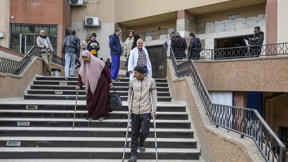 פצועים מחוץ לבית החולים נאסר בח'אן יונס