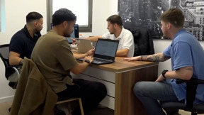 לבד בקרב: העסקים הקטנים שקורסים תחת האש ללא סיוע מהממשלה