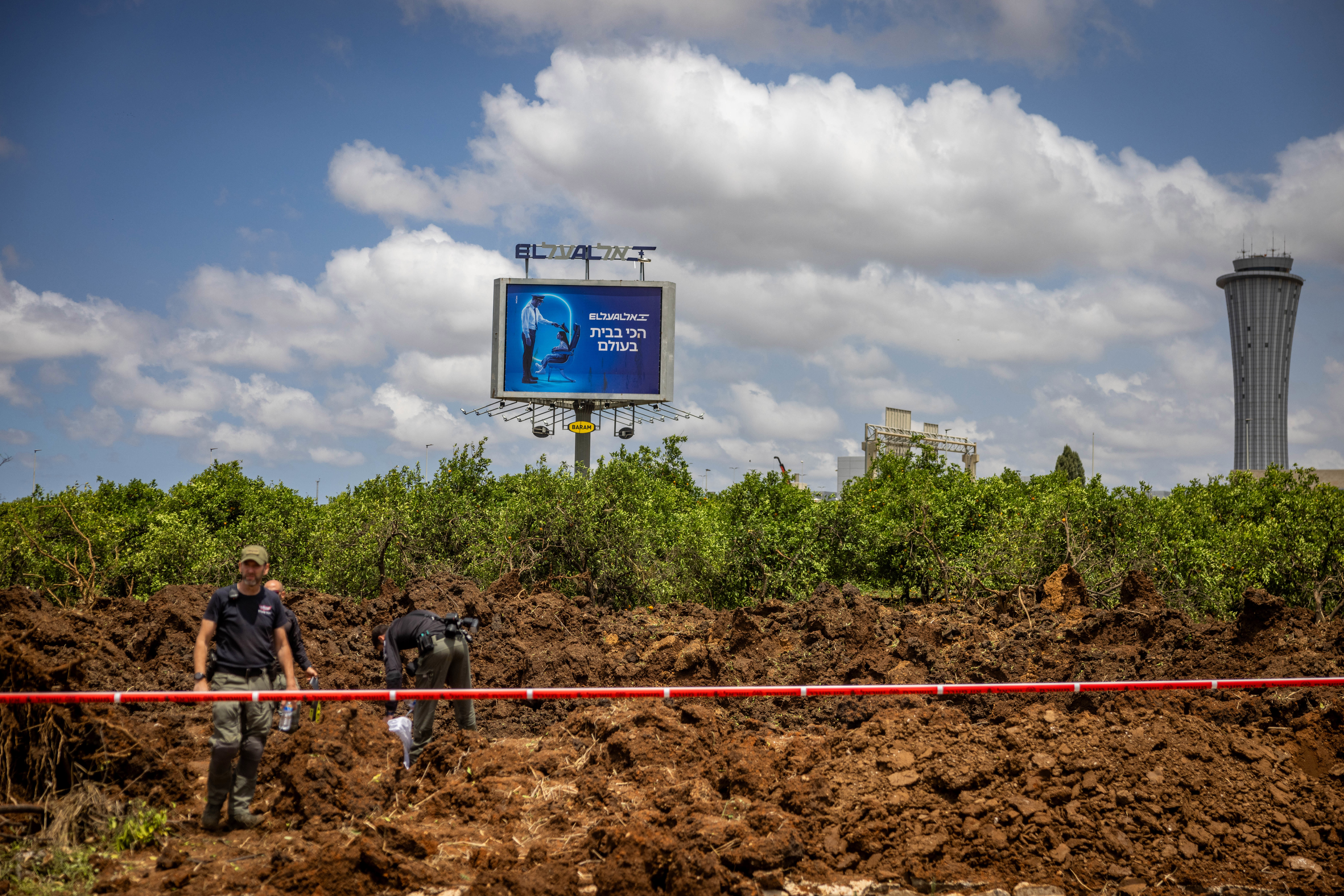 זירת הפגיעה של הטיל החות'י בנתב"ג