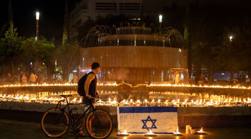 נרות זיכרון בכיכר דיזנגוף