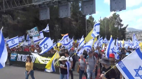 "אנחנו בתחילת החורבן": המחאה נגד הממשלה מודל 2025