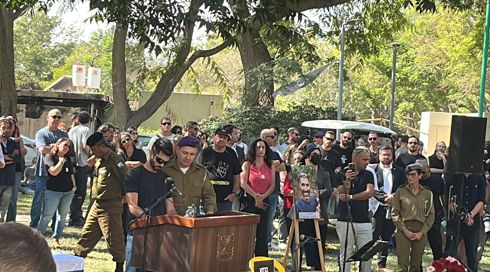 הלווייתו של תמיר אדר בקיבוץ ניר עוז, 23.10.2025.מטה משפחות החטופים הלווייתו של תמיר אדר בקיבוץ ניר עוז, 23.10.2025