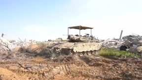 מיליונים במקלטים, ובמקביל - הלחימה בעזה מתרחבת