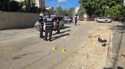 חשד לרצח כפול ברמלה: שני אחים נורו למוות בפתח ביתם בשכונת בג'ואריש