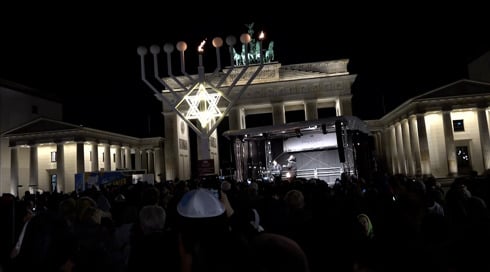 נר ראשון שיגרש את החושך: איך נראו חגיגות חנוכה בעולם בצל הפיגוע?