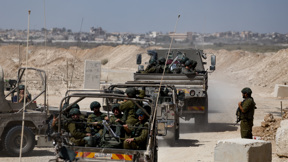 חיילים ישראלים נכנסים לרצועת עזה, אתמול