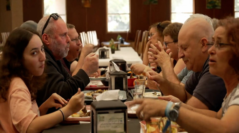 ניר יצחק מפוצל: הוותיקים שבו לעבוד בחקלאות - הצעירים מסרבים לחזור